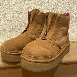 Ugg Neumel Chestnut size: adult woman 6 / Big Kid 5